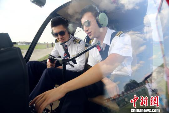 四川一高校開設直升機駕駛專業(yè)未來年薪可達60萬