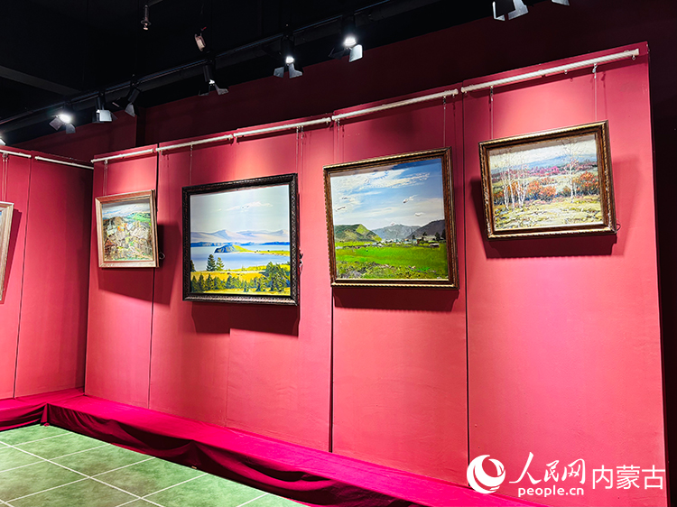 油畫寫生基地中展示的作品。人民網記者 張聿修攝