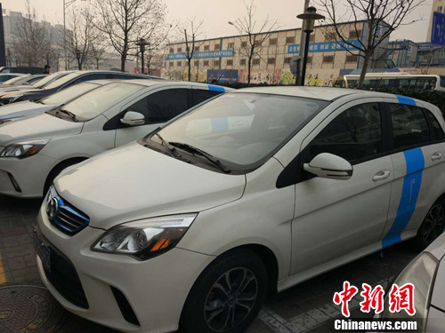 北京街頭的“共享汽車(chē)”。<a target='_blank'  _fcksavedurl='http://www.chinanews.com/' ></table>中新網(wǎng)</a>記者 李金磊 攝