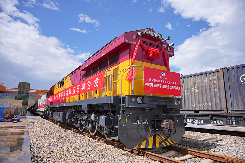 “鄭和號(hào)”海公鐵國(guó)際多式聯(lián)運(yùn)班列首發(fā)。騰俊國(guó)際陸港供圖