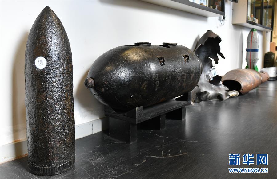 （港澳臺&middot;香港故事&middot;圖文互動）（8）用手觸摸二戰(zhàn)炸彈的人——訪香港警方拆彈專家