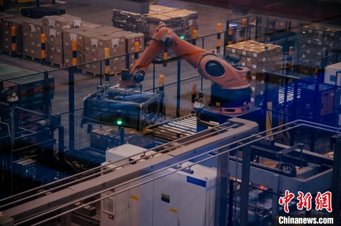 百威雪津啤酒莆田基地釀造幾乎都由自動化生產(chǎn)線完成，年產(chǎn)能達200萬噸?！±钅宪?攝