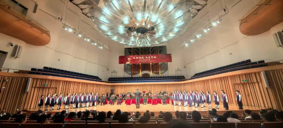 重慶大學(xué)城樹人小學(xué)校管樂團參加比賽。