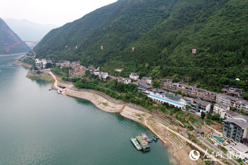 三峽里·竹枝村全長2.5公里，如一條絲帶分布于長江沿線。人民網(wǎng)記者 劉政寧攝