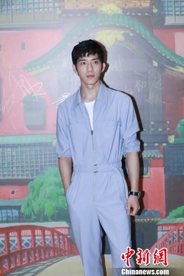 井柏然說，《千與千尋》讓他很勇敢，每一次重溫都讓他有新的感悟與成長(zhǎng)?！】涤裾?攝